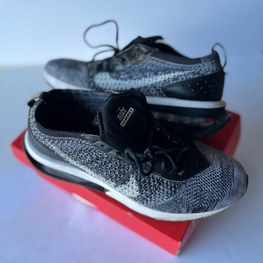 NIKE Air Flyknit